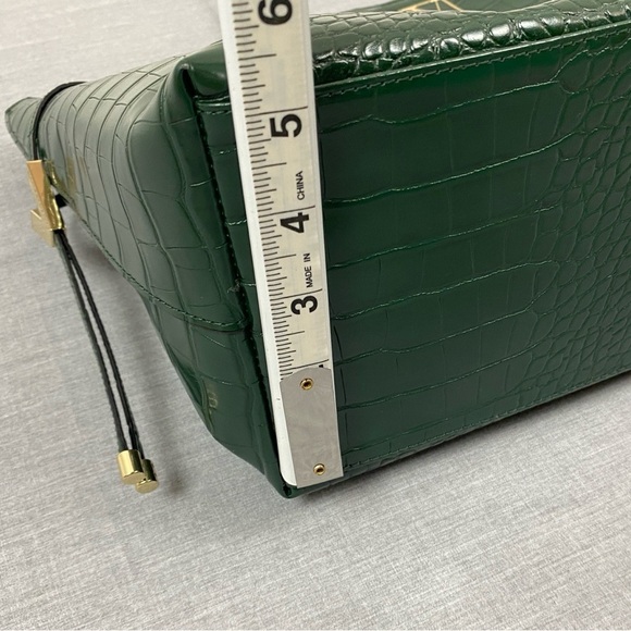 Victoria's Secret Carryall Tote Bag in Green Crocodile - Picture 10 of 10